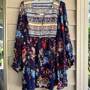 Bungee dress plus Sz 1X. Navy blue floral with paisley contrast trim. 35” length